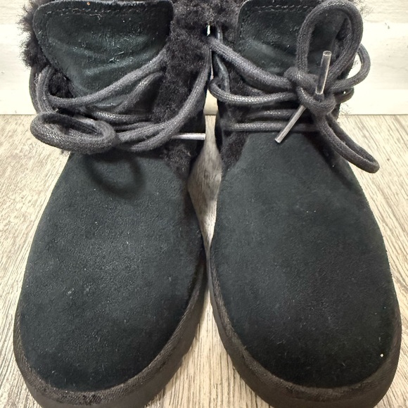 UGG Jeovana - Picture 2 of 6